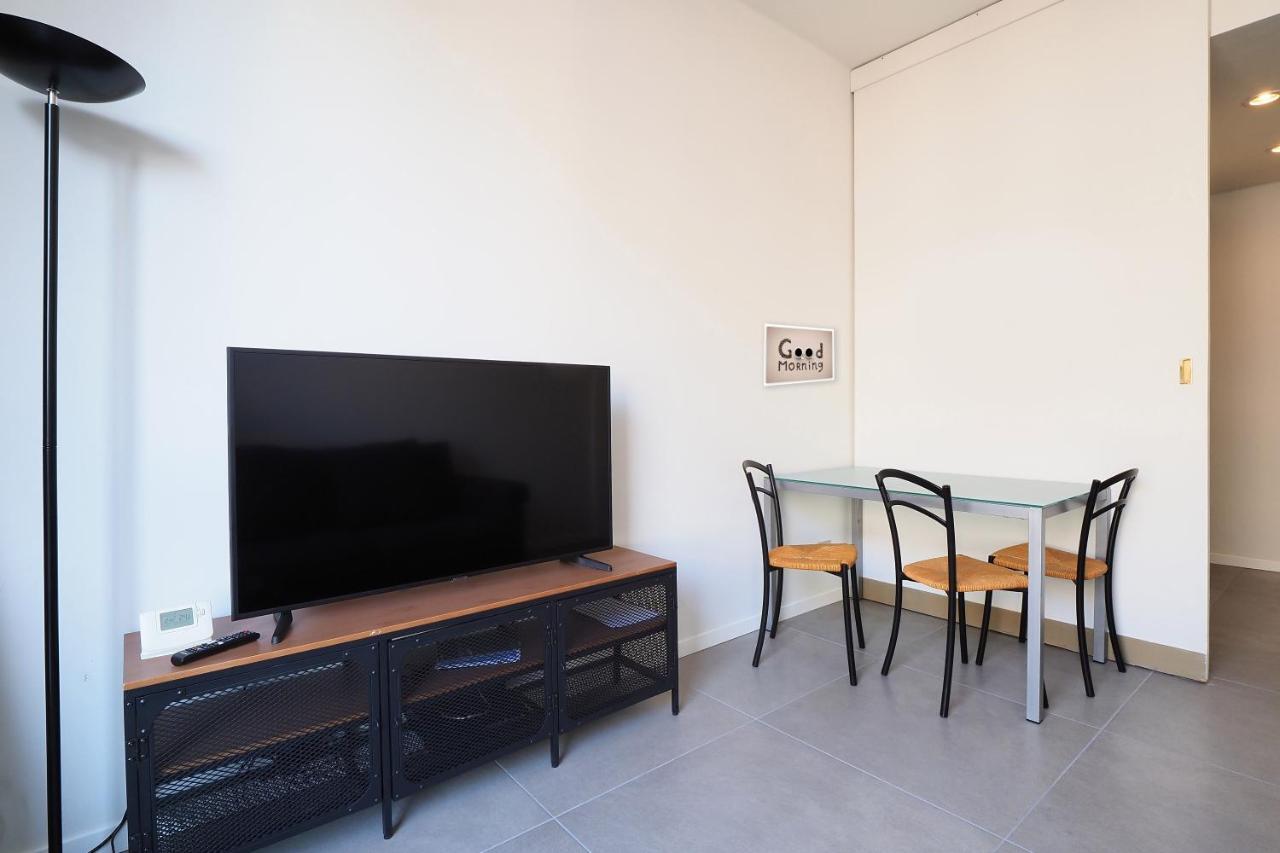 Duomo Luxury Apartment - One Bed Милан Экстерьер фото